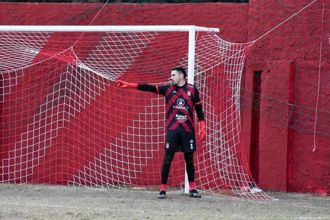 El arquero del Atlético Fernandino en su arco.