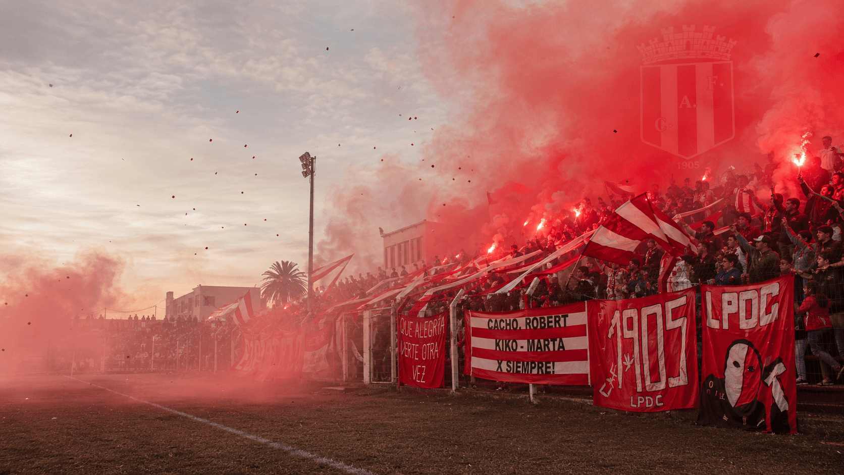 Ambiente de partido en la cancha del Atlético Fernandino.